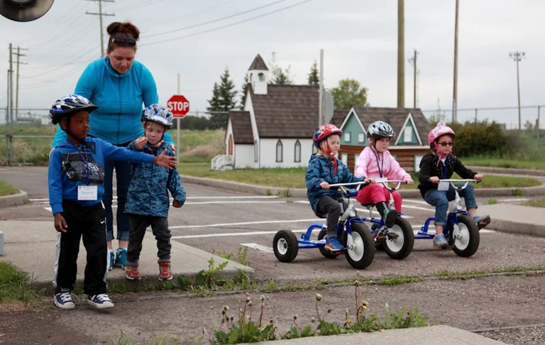Rugsėjo 1-oji: ką patikrinti vairuotojams ir tėvams