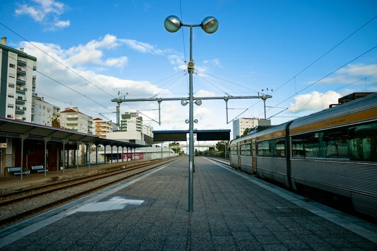 Ką gali reikšti sapnas apie vėluojantį traukinį ar autobusą
